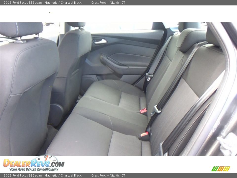 2018 Ford Focus SE Sedan Magnetic / Charcoal Black Photo #18