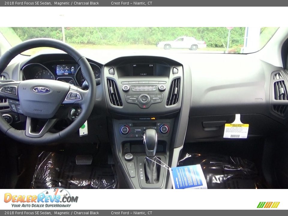 2018 Ford Focus SE Sedan Magnetic / Charcoal Black Photo #19