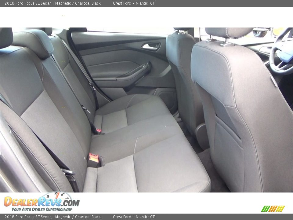2018 Ford Focus SE Sedan Magnetic / Charcoal Black Photo #23