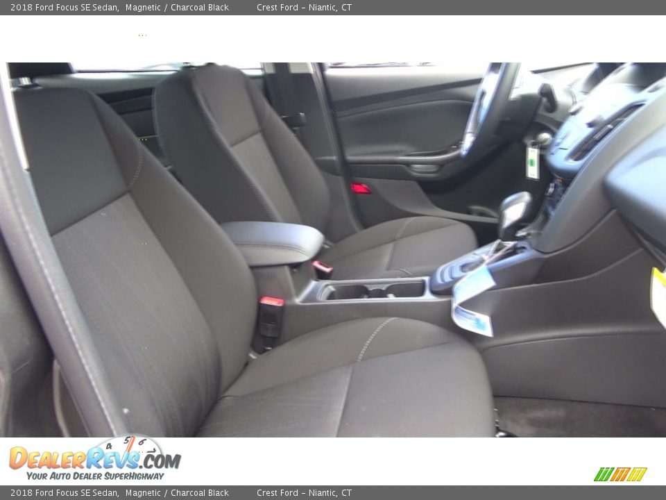 2018 Ford Focus SE Sedan Magnetic / Charcoal Black Photo #24
