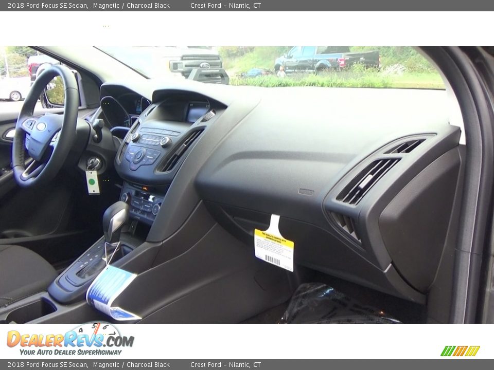 2018 Ford Focus SE Sedan Magnetic / Charcoal Black Photo #25