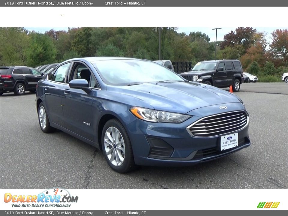 Front 3/4 View of 2019 Ford Fusion Hybrid SE Photo #1