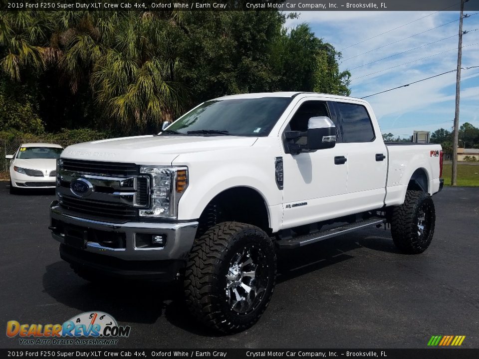 2019 Ford F250 Super Duty XLT Crew Cab 4x4 Oxford White / Earth Gray Photo #1