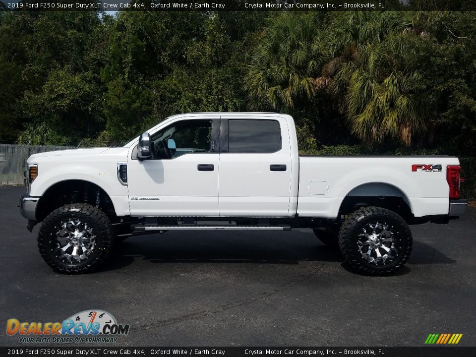 2019 Ford F250 Super Duty XLT Crew Cab 4x4 Oxford White / Earth Gray Photo #2