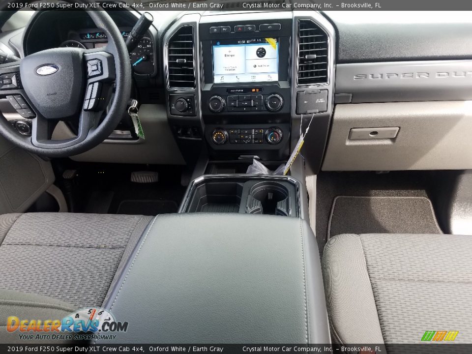 2019 Ford F250 Super Duty XLT Crew Cab 4x4 Oxford White / Earth Gray Photo #13