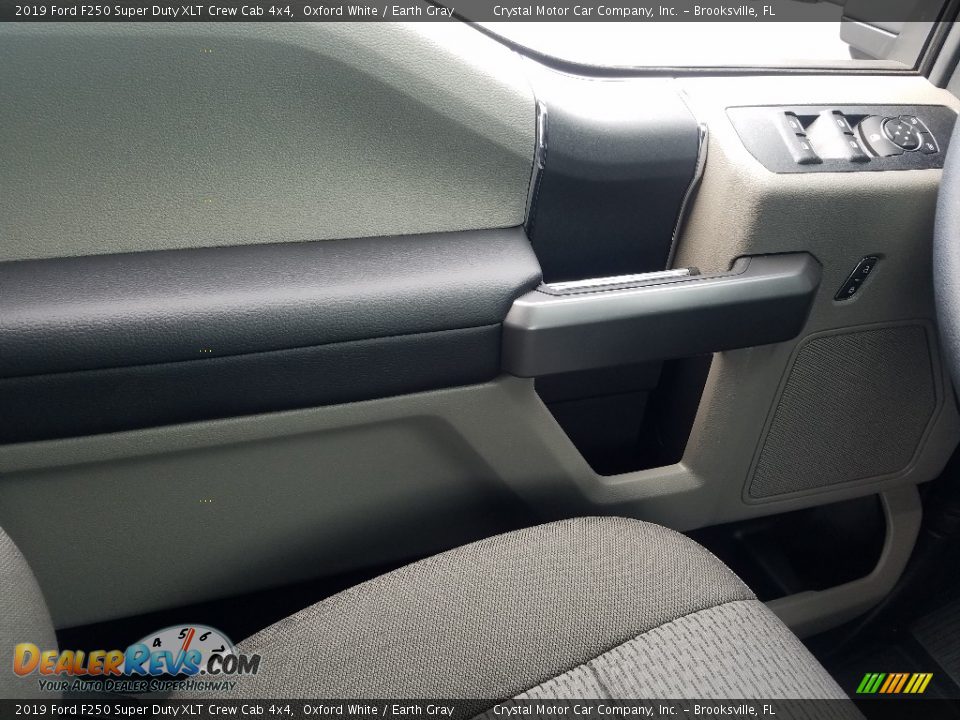 2019 Ford F250 Super Duty XLT Crew Cab 4x4 Oxford White / Earth Gray Photo #17