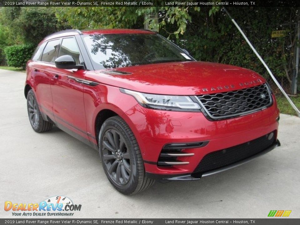 Front 3/4 View of 2019 Land Rover Range Rover Velar R-Dynamic SE Photo #2