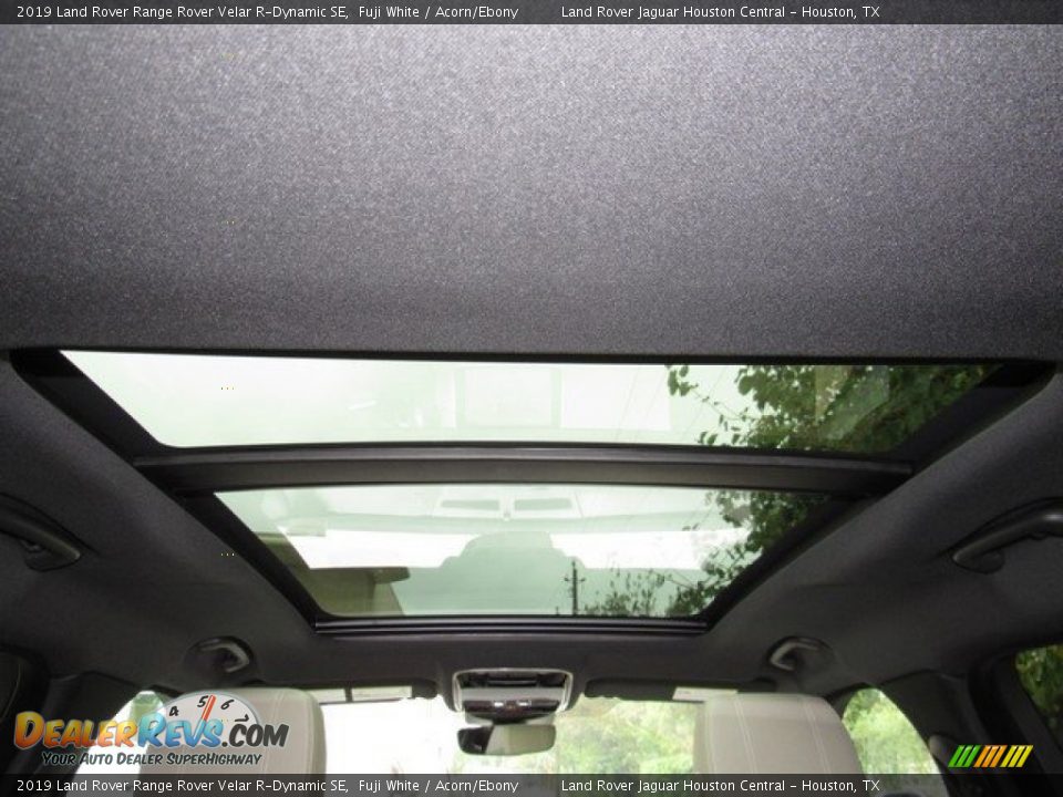 Sunroof of 2019 Land Rover Range Rover Velar R-Dynamic SE Photo #18