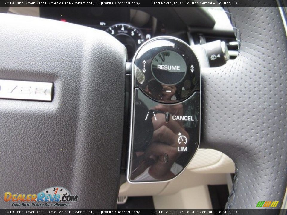 2019 Land Rover Range Rover Velar R-Dynamic SE Steering Wheel Photo #29