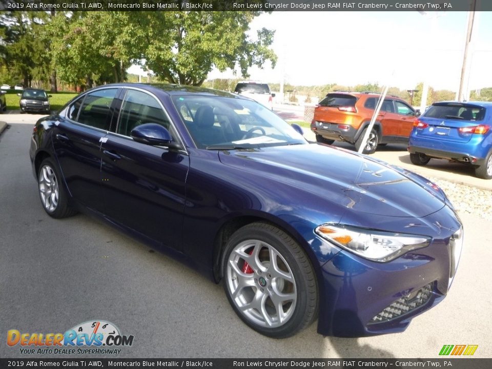 Front 3/4 View of 2019 Alfa Romeo Giulia Ti AWD Photo #10