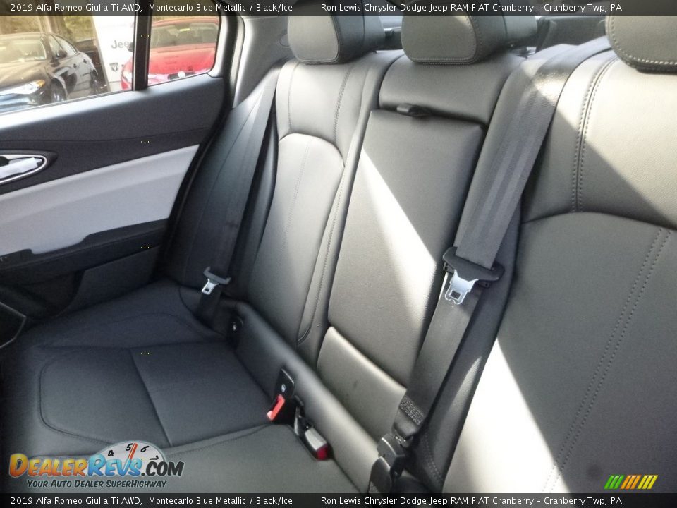 2019 Alfa Romeo Giulia Ti AWD Montecarlo Blue Metallic / Black/Ice Photo #17