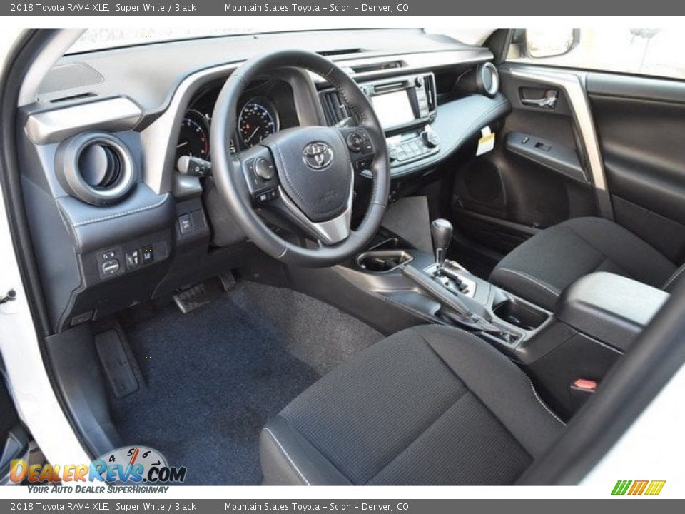 2018 Toyota RAV4 XLE Super White / Black Photo #5