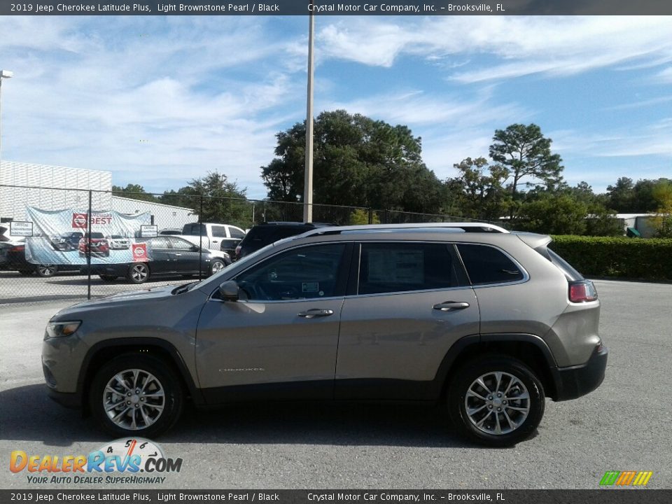 2019 Jeep Cherokee Latitude Plus Light Brownstone Pearl / Black Photo #2