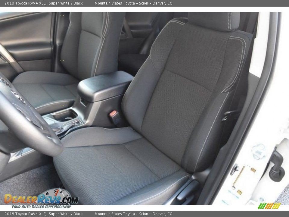 2018 Toyota RAV4 XLE Super White / Black Photo #7