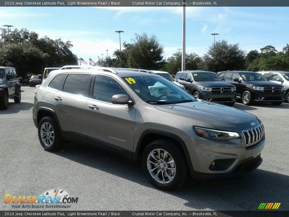 2019 Jeep Cherokee Latitude Plus Light Brownstone Pearl / Black Photo #6