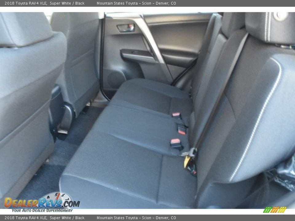 2018 Toyota RAV4 XLE Super White / Black Photo #15