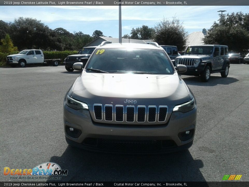 2019 Jeep Cherokee Latitude Plus Light Brownstone Pearl / Black Photo #7