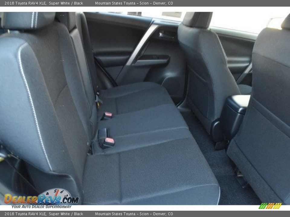 2018 Toyota RAV4 XLE Super White / Black Photo #18