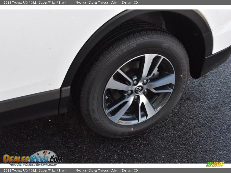 2018 Toyota RAV4 XLE Super White / Black Photo #34