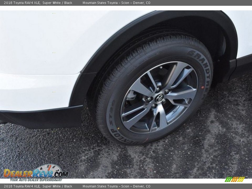 2018 Toyota RAV4 XLE Super White / Black Photo #35