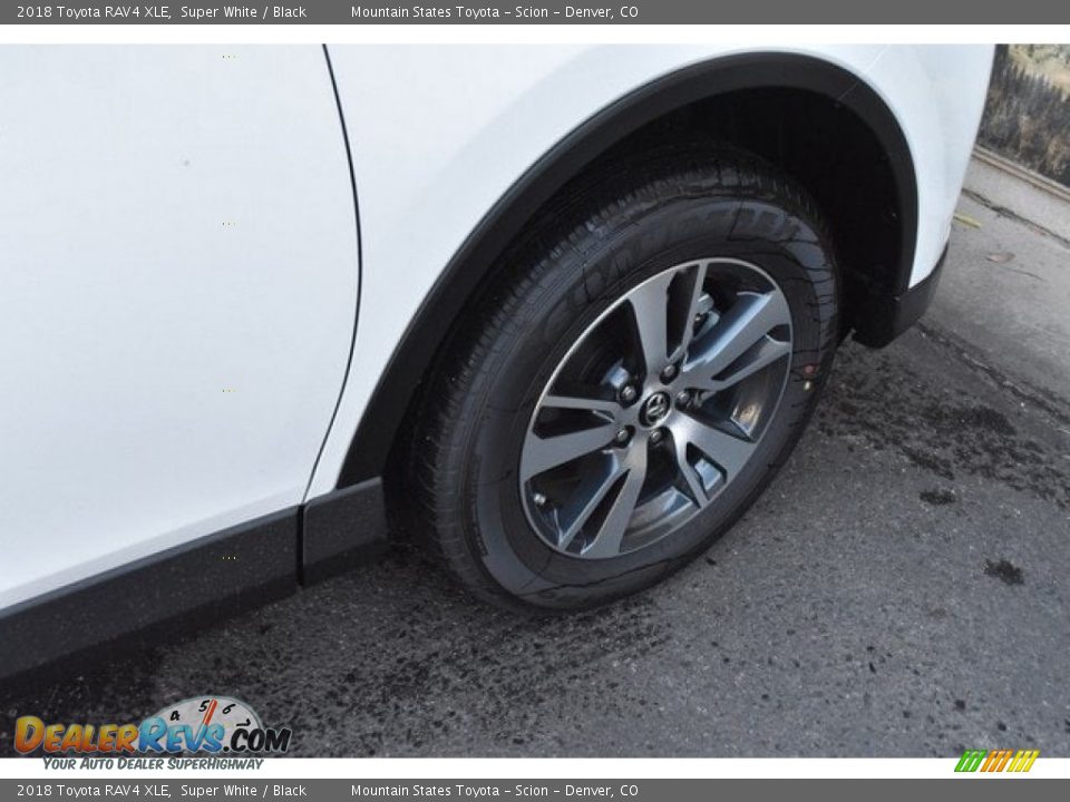 2018 Toyota RAV4 XLE Super White / Black Photo #36