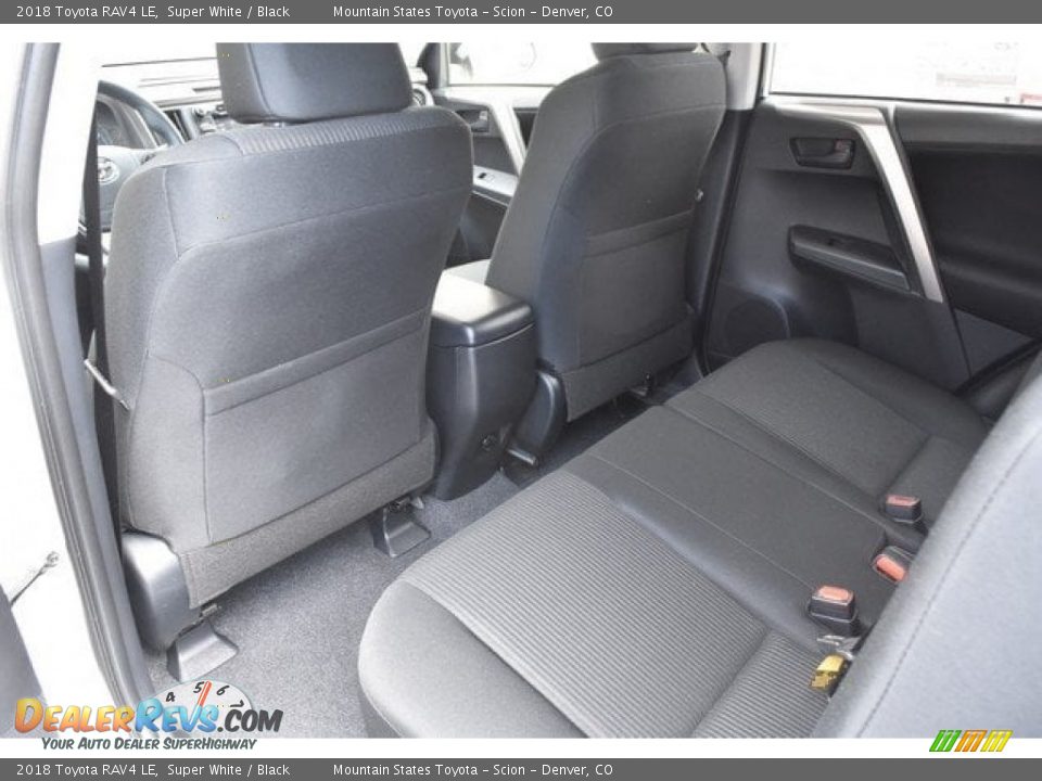 2018 Toyota RAV4 LE Super White / Black Photo #13