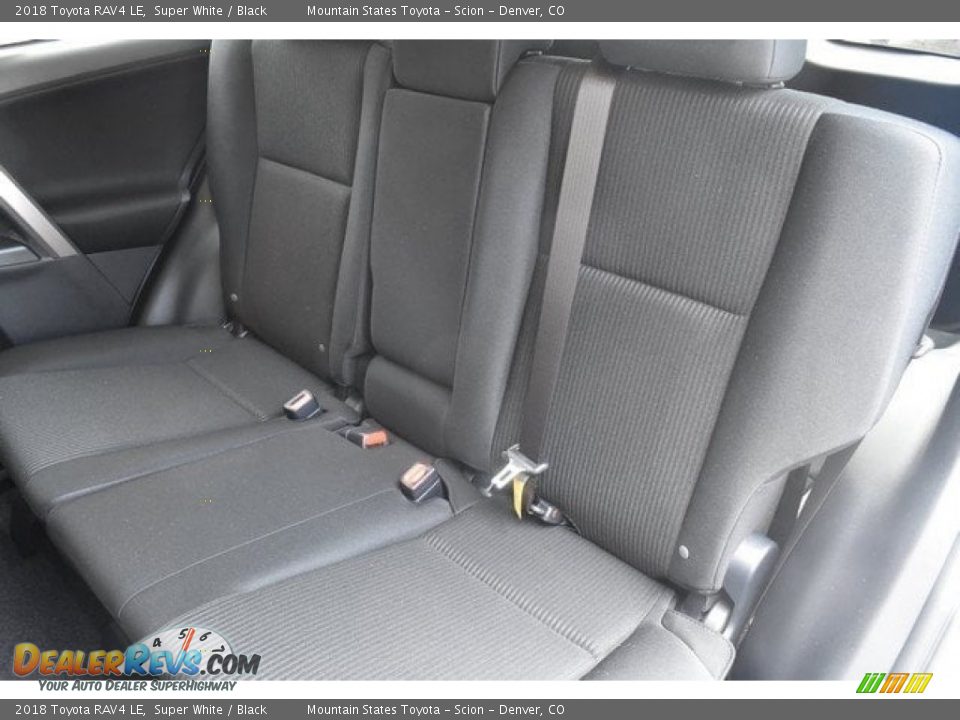 2018 Toyota RAV4 LE Super White / Black Photo #15