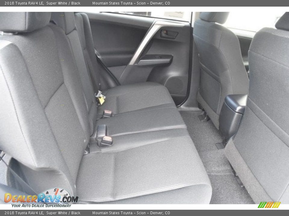 2018 Toyota RAV4 LE Super White / Black Photo #17