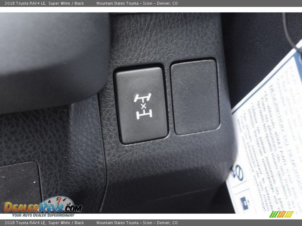 2018 Toyota RAV4 LE Super White / Black Photo #25
