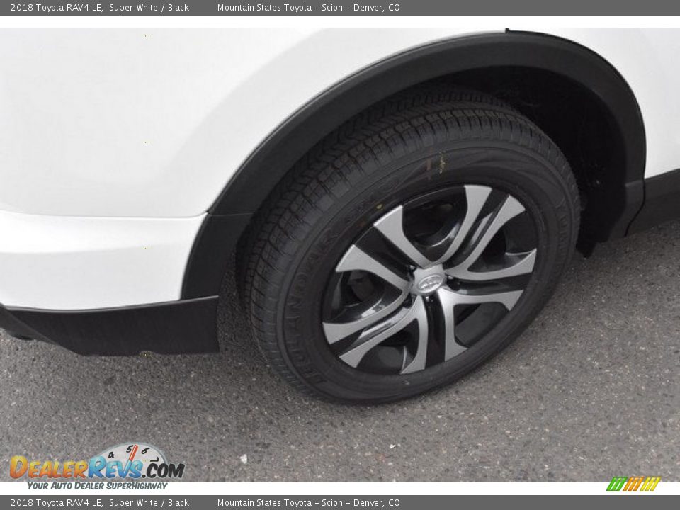 2018 Toyota RAV4 LE Super White / Black Photo #34