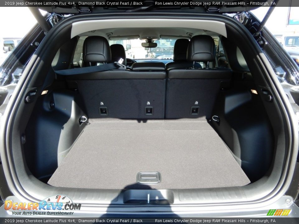 2019 Jeep Cherokee Latitude Plus 4x4 Diamond Black Crystal Pearl / Black Photo #5