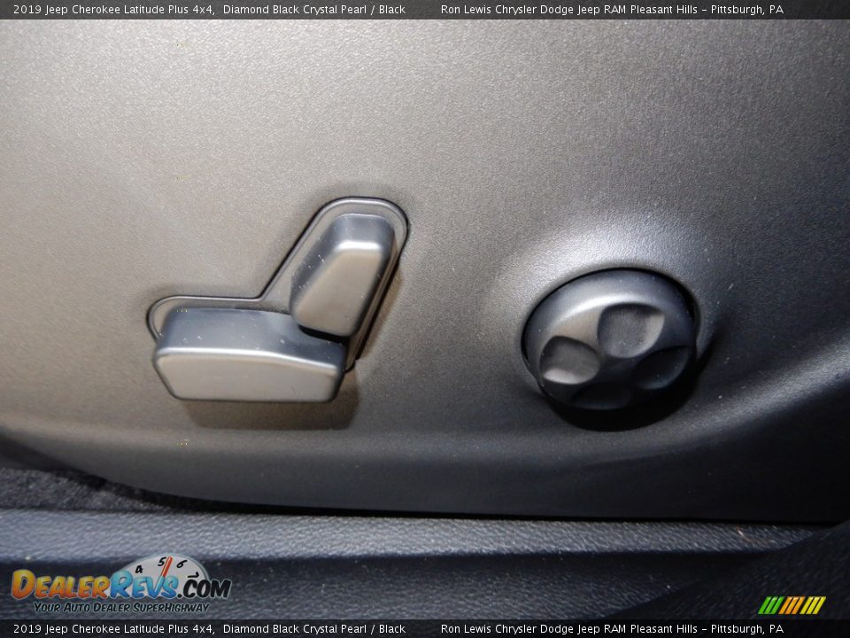 2019 Jeep Cherokee Latitude Plus 4x4 Diamond Black Crystal Pearl / Black Photo #16