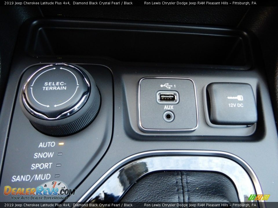 2019 Jeep Cherokee Latitude Plus 4x4 Diamond Black Crystal Pearl / Black Photo #18