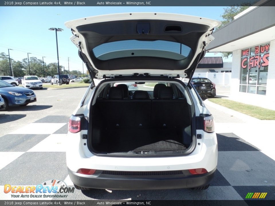 2018 Jeep Compass Latitude 4x4 White / Black Photo #5