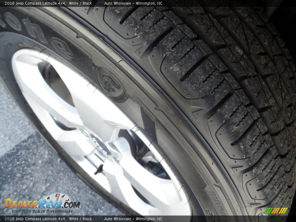 2018 Jeep Compass Latitude 4x4 White / Black Photo #8