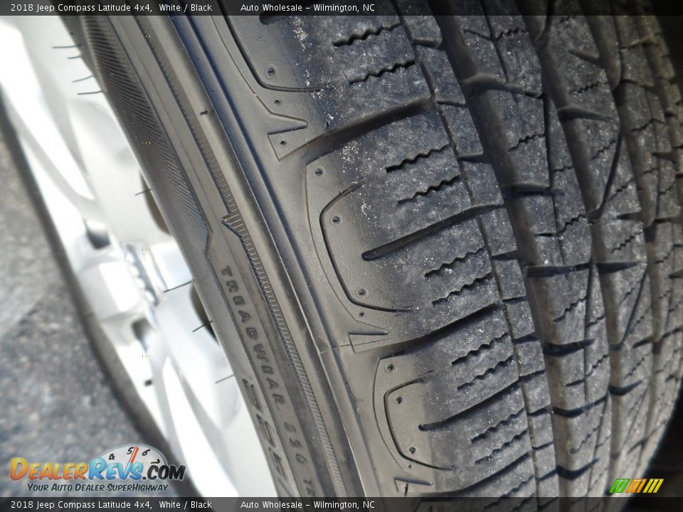 2018 Jeep Compass Latitude 4x4 White / Black Photo #9