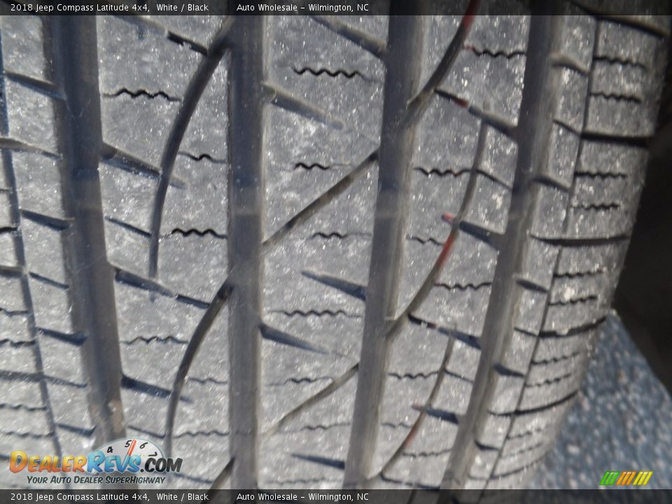 2018 Jeep Compass Latitude 4x4 White / Black Photo #10