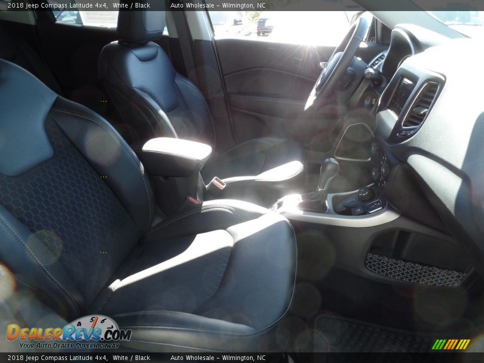 2018 Jeep Compass Latitude 4x4 White / Black Photo #13