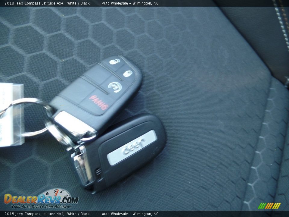 2018 Jeep Compass Latitude 4x4 White / Black Photo #20