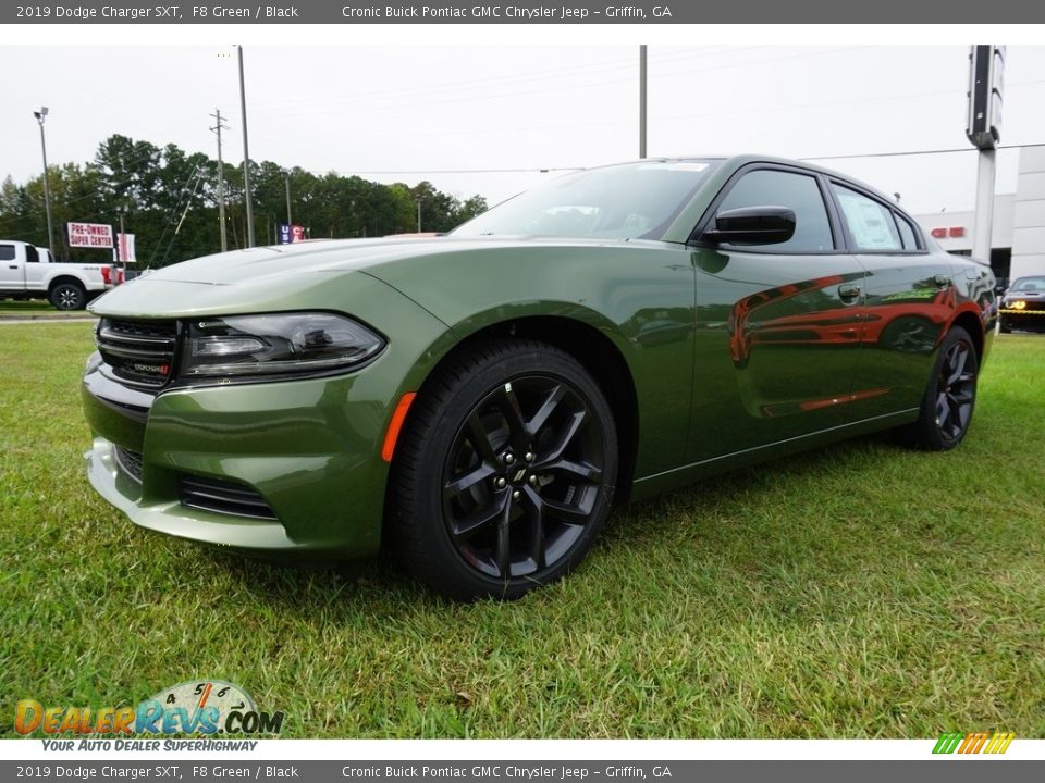 Front 3/4 View of 2019 Dodge Charger SXT Photo #3