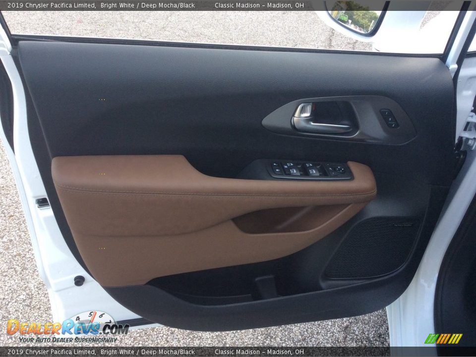 Door Panel of 2019 Chrysler Pacifica Limited Photo #8