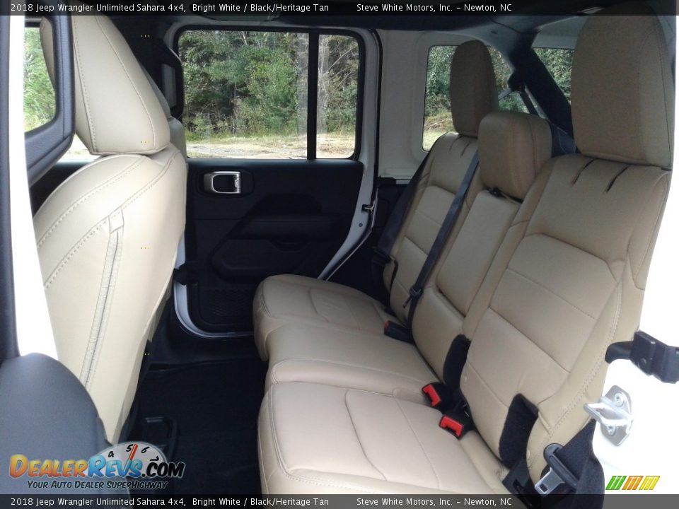 2018 Jeep Wrangler Unlimited Sahara 4x4 Bright White / Black/Heritage Tan Photo #11