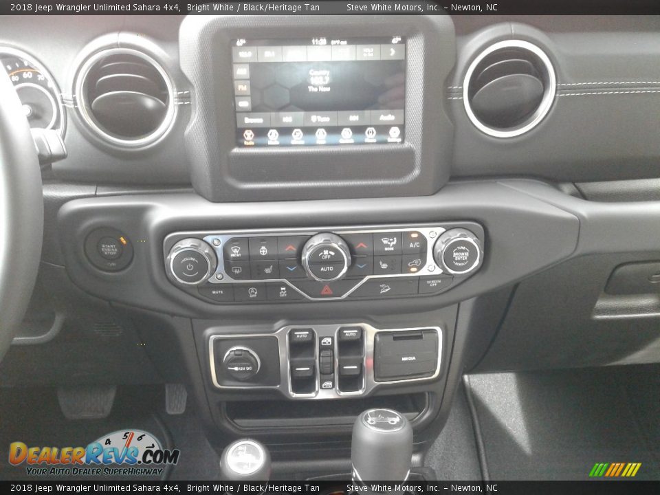 2018 Jeep Wrangler Unlimited Sahara 4x4 Bright White / Black/Heritage Tan Photo #20