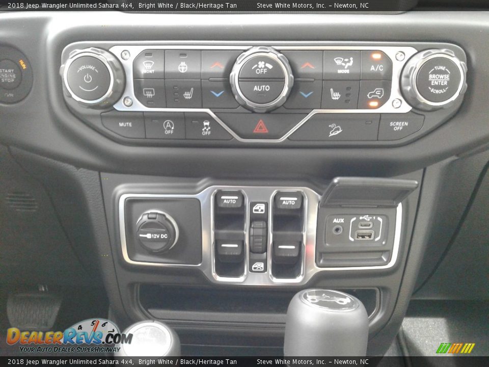 2018 Jeep Wrangler Unlimited Sahara 4x4 Bright White / Black/Heritage Tan Photo #26