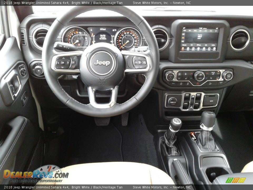 2018 Jeep Wrangler Unlimited Sahara 4x4 Bright White / Black/Heritage Tan Photo #28