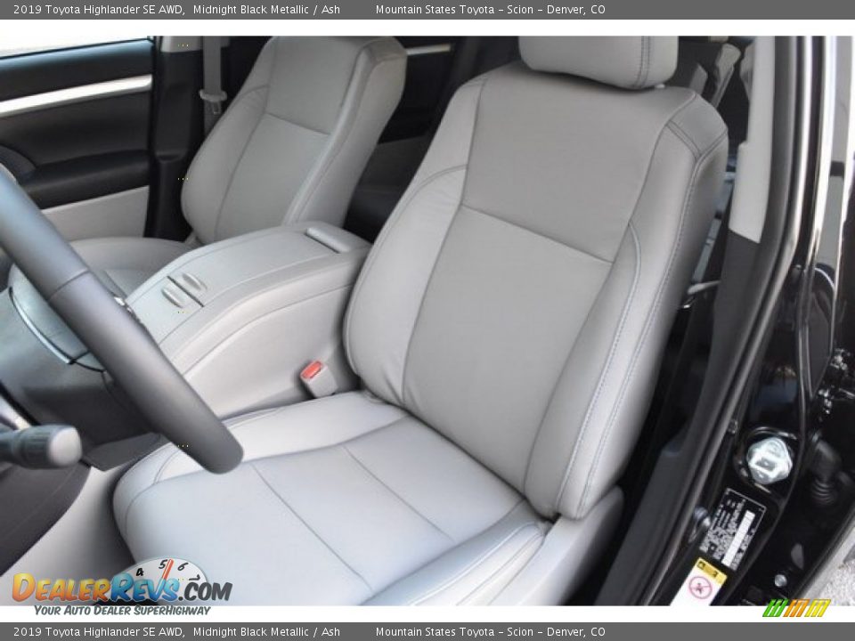 Front Seat of 2019 Toyota Highlander SE AWD Photo #7