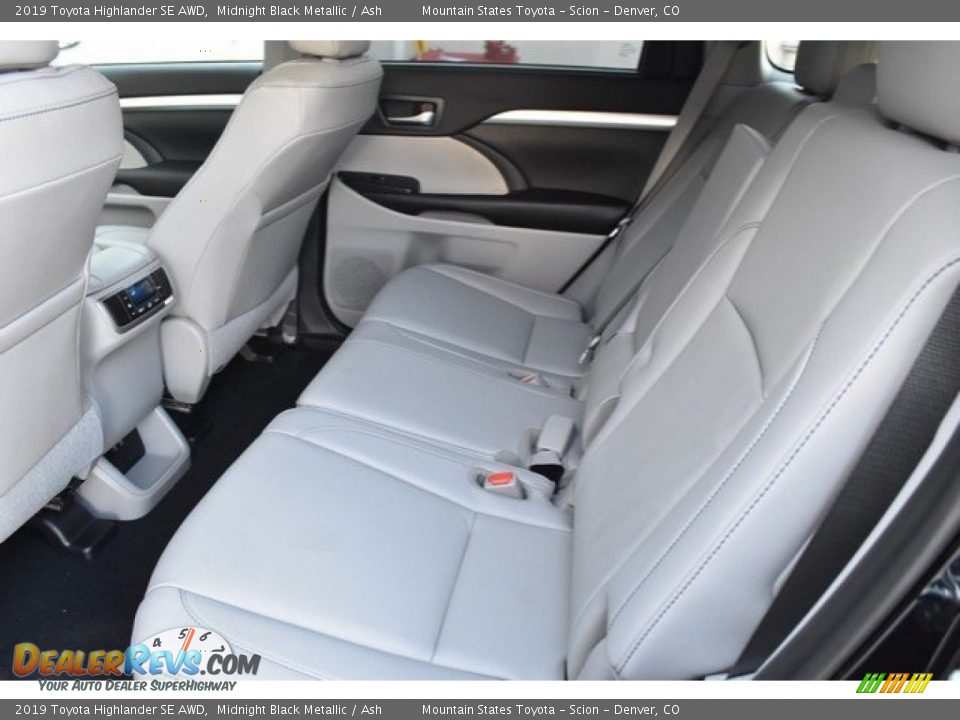 Rear Seat of 2019 Toyota Highlander SE AWD Photo #15