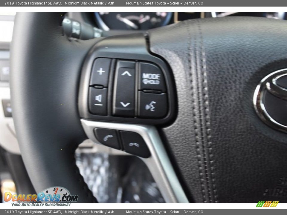 2019 Toyota Highlander SE AWD Steering Wheel Photo #29