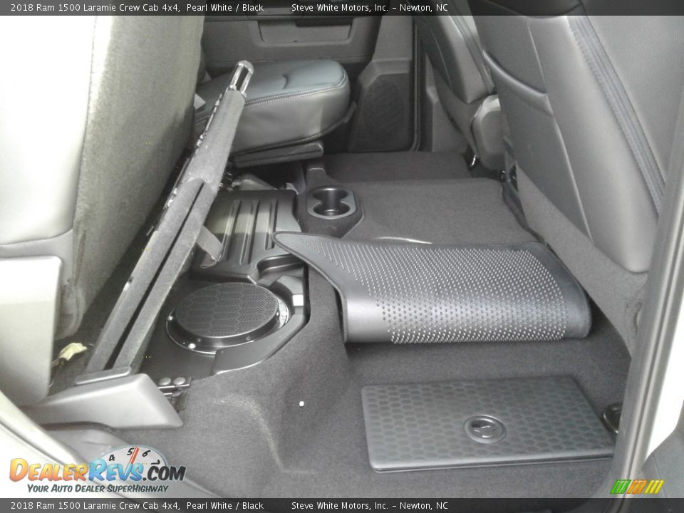 2018 Ram 1500 Laramie Crew Cab 4x4 Pearl White / Black Photo #13