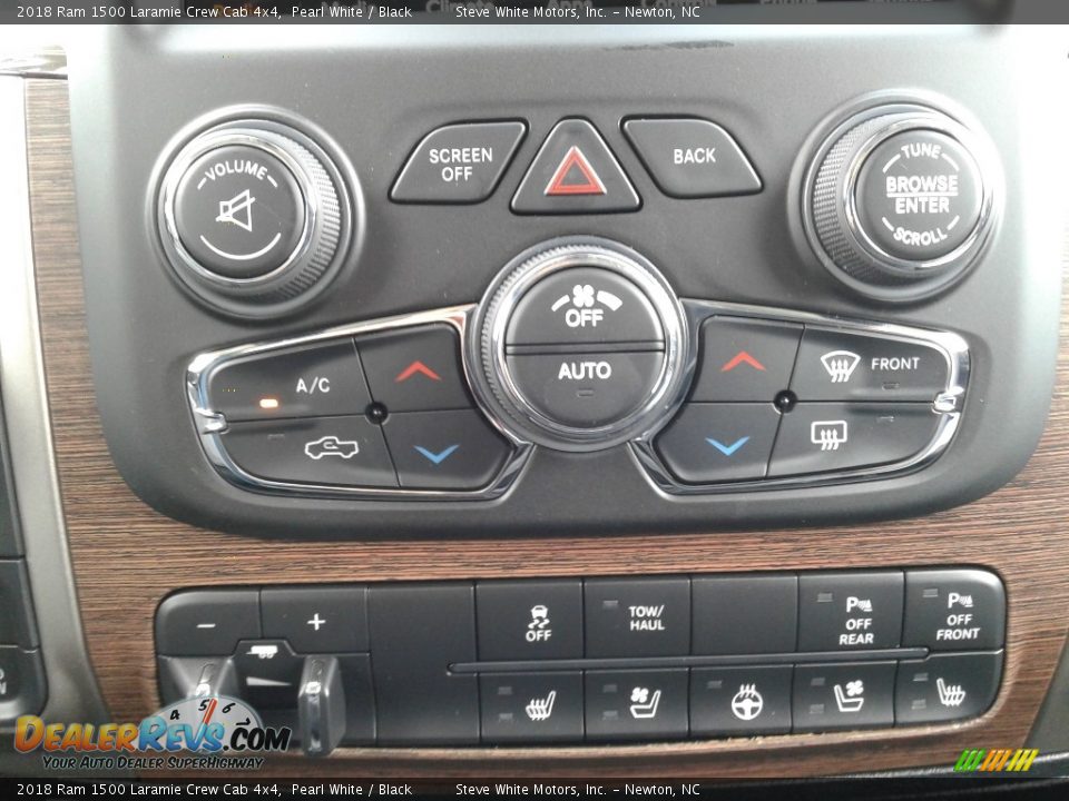 2018 Ram 1500 Laramie Crew Cab 4x4 Pearl White / Black Photo #26